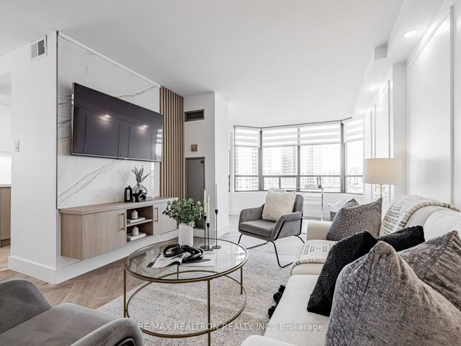 1611 - 7420 Bathurst St, Condo with 3 bedrooms, 2 bathrooms and 1 parking in Thornhill ON | Image 6