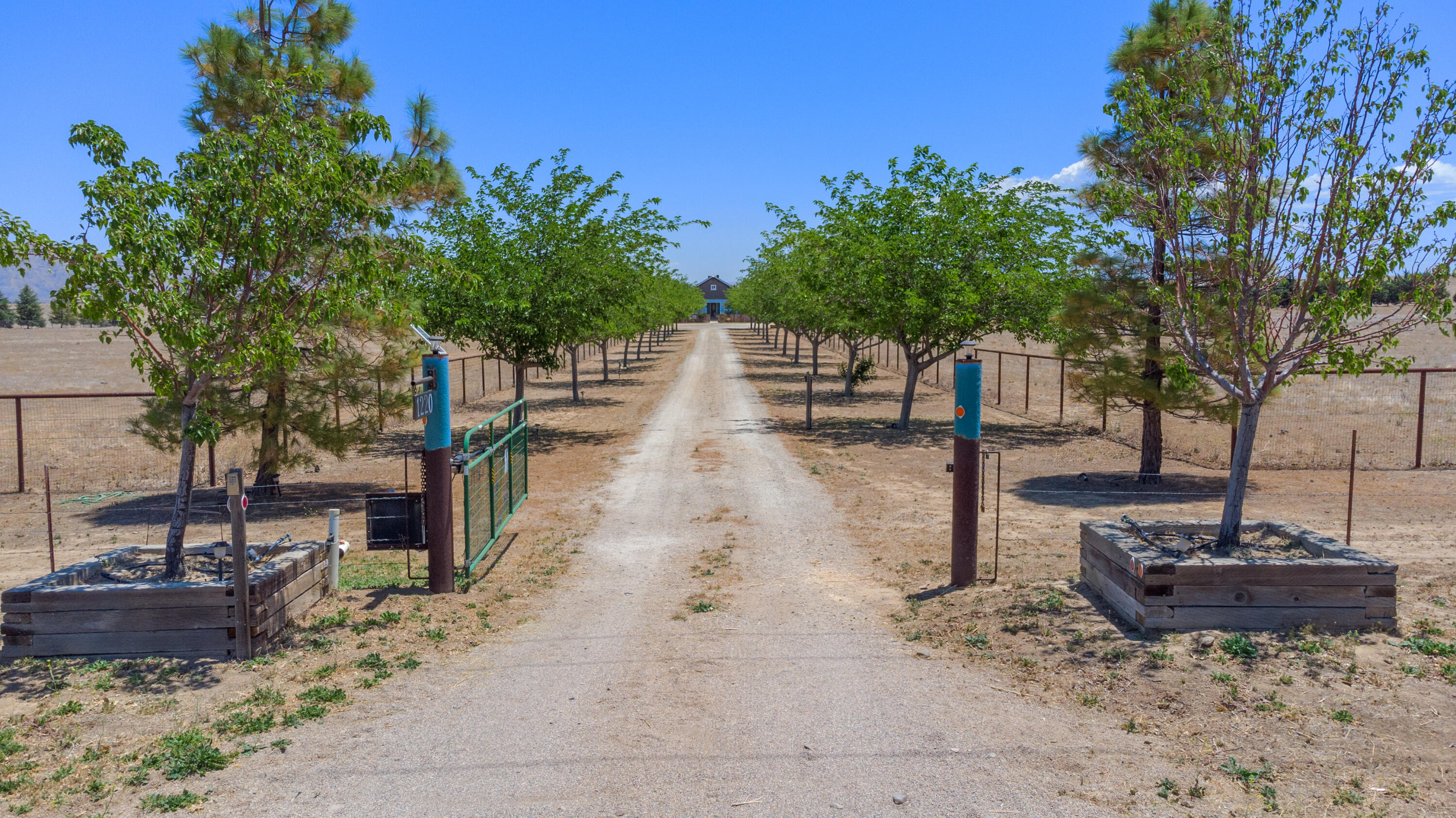 Residential in NEW CUYAMA 5