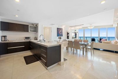 1204 - 17001 Collins Ave, Condo with 3 bedrooms, 3 bathrooms and null parking in Sunny Isles Beach FL | Image 3