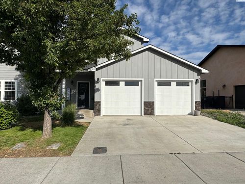 712 Fountain Blvd, Zillah, WA, 98953-9090 | Card Image