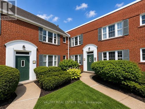 l05-1365 Bayview Avenue, Toronto (Leaside), ON,  | Card Image