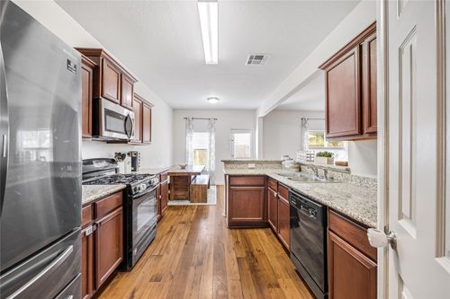 319 Falling Pine Dr, Conroe, TX, 77304-5028 | Card Image