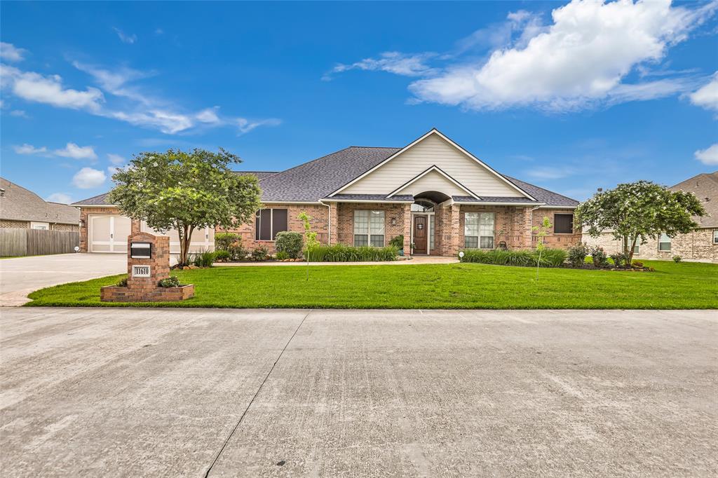 Kings Point Blvd, Dayton, TX 77535