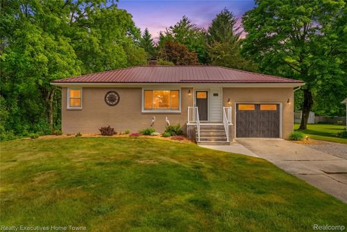 2640 Huckleberry Ln, Port Huron, MI, 48060-1708 | Card Image