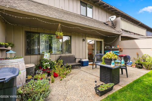 701 S 38th Ave, Yakima, WA, 98902-3983 | Card Image
