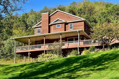 24242 Pfeiffer Hill Rd, Winona, MN, 55987-6189 | Card Image