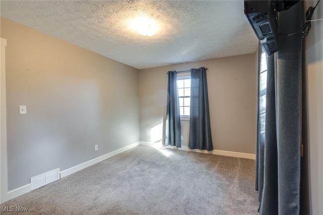 Primary Room | Image 14