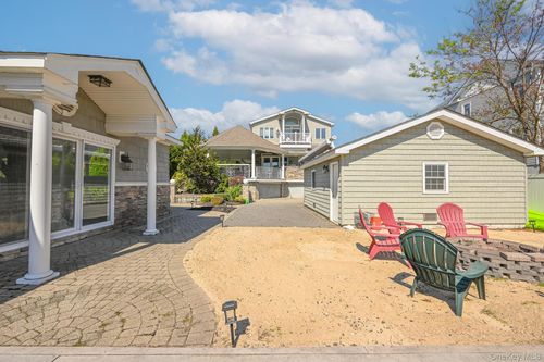 3664 Somerset Dr, Seaford, NY, 11783-3447 | Card Image