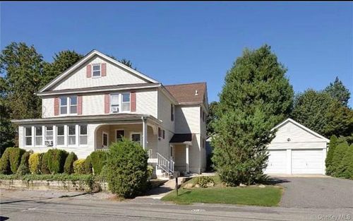 2 Elm St, Glen Head, NY, 11545-1901 | Card Image