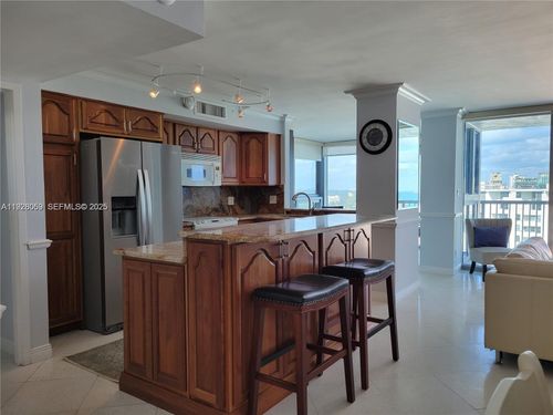 apt-2105-2655 Collins Ave, Miami Beach, FL, 33140-4725 | Card Image