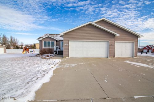 1320 Nordland Way Se, Mandan, ND, 58554-5912 | Card Image