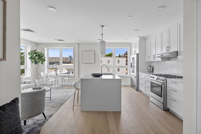 APT-509 - 301 Border St, Condo with 2 bedrooms, 2 bathrooms and 1 parking in Boston MA | Image 4