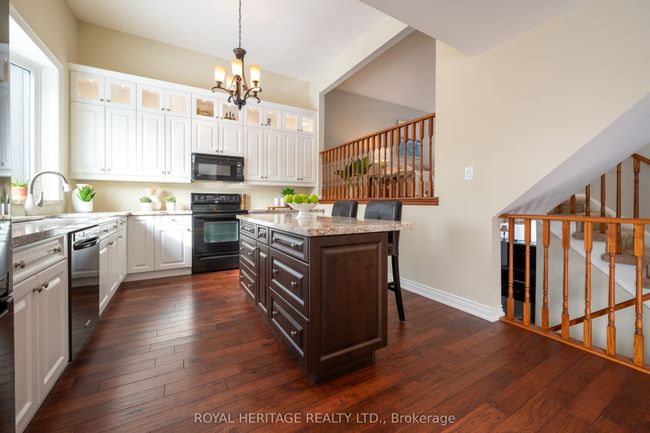 28 Renfield Cres, House other with 3 bedrooms, 3 bathrooms and 2 parking in Whitby ON | Image 7