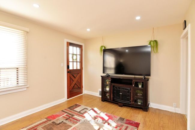 7 Sophia St, House other with 3 bedrooms, 2 bathrooms and 4 parking in Brampton ON | Image 10