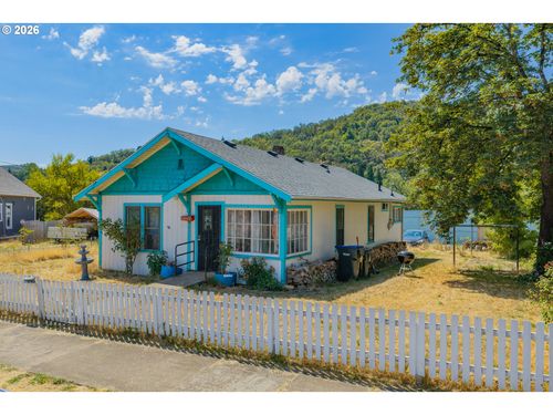1566 Se Mill St, Roseburg, OR, 97470-4010 | Card Image