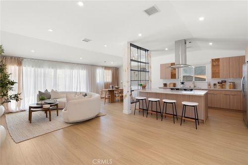 8591 Greenleaf Ave, Buena Park, CA, 90620-2213 | Card Image