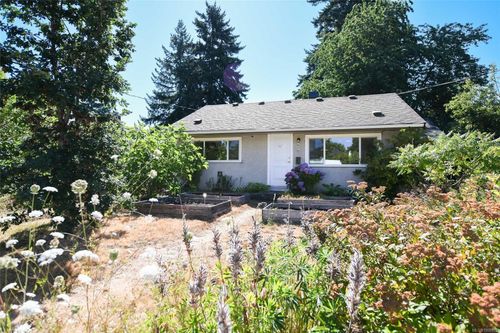 656 11th St, Courtenay, BC, V9N1T1 | Card Image