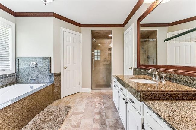 Primary Bathroom | Image 10