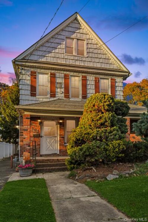 103 Smith St, Lynbrook, NY, 11563-1527 | Card Image