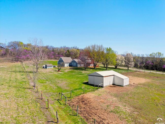 11096 43 Rd St, Home with 3 bedrooms, 3 bathrooms and null parking in Perry KS | Image 50