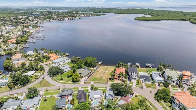 1816 Bayou Grande Blvd Ne, House other with 3 bedrooms, 2 bathrooms and null parking in St Petersburg FL | Image 31