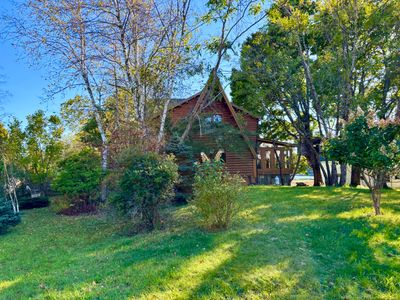 Spacious private back yard | Image 2