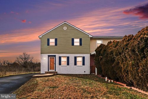 438 Larkspur Loop, Lancaster, PA, 17602-3366 | Card Image