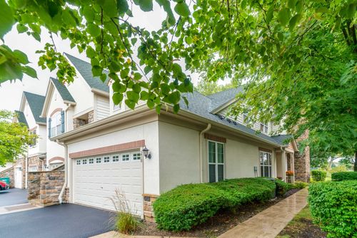 210-210 Shadow Creek Cir, Vernon Hills, IL, 60061-4568 | Card Image