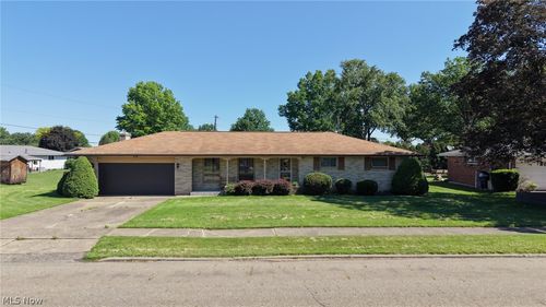 333 Hilan Ave Sw, New Philadelphia, OH, 44663-9366 | Card Image