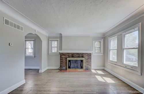 18613 Santa Rosa Dr, Detroit, MI, 48221-2246 | Card Image