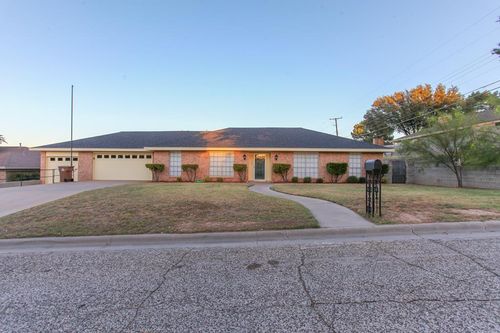 2907 Stonehaven Dr, Big Spring, TX, 79720-6632 | Card Image