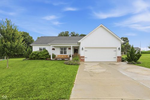 3670 E Waterford Ct, Cloverdale, IN, 46120-8201 | Card Image