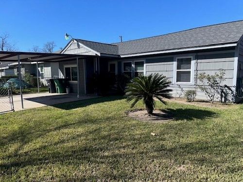 5425 Bataan Rd, Houston, TX, 77033-1703 | Card Image