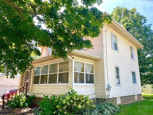 407 N Genesee St, Morrison, IL, 61270-2614 | Card Image