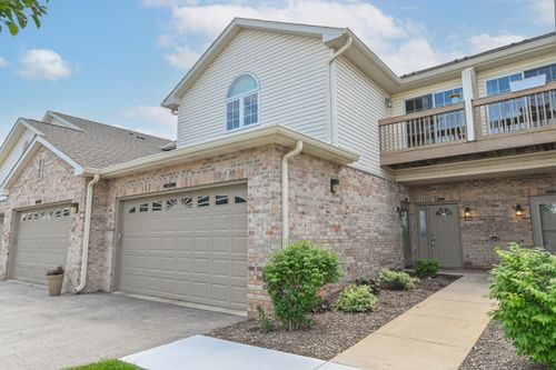 9209 S 54th St, Franklin, WI, 53132-8686 | Card Image