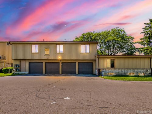 41562 Bedford Dr, Canton, MI, 48187-3702 | Card Image