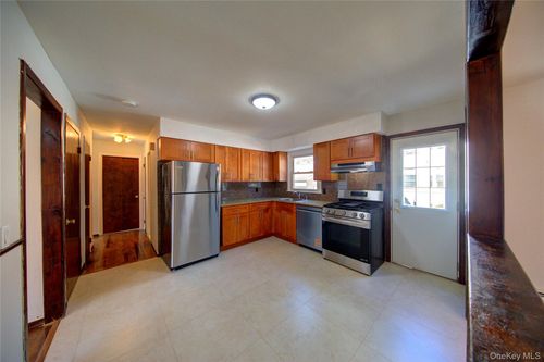 1-75 Farnum Blvd, Franklin Square, NY, 11010-1619 | Card Image