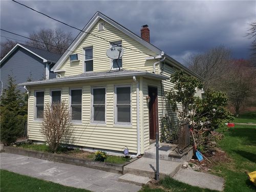 10 Young Ave, Warwick, RI, 02889-5926 | Card Image
