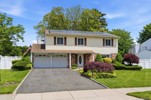 33 Roy Dr, Nesconset, NY, 11767-2238 | Card Image