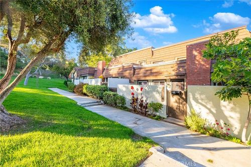 3-10055 Larwin, Chatsworth, CA, 91311 | Card Image