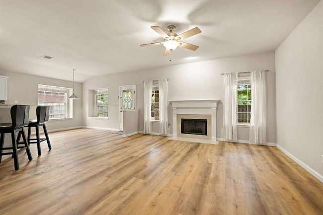 Spacious Living Room | Image 7
