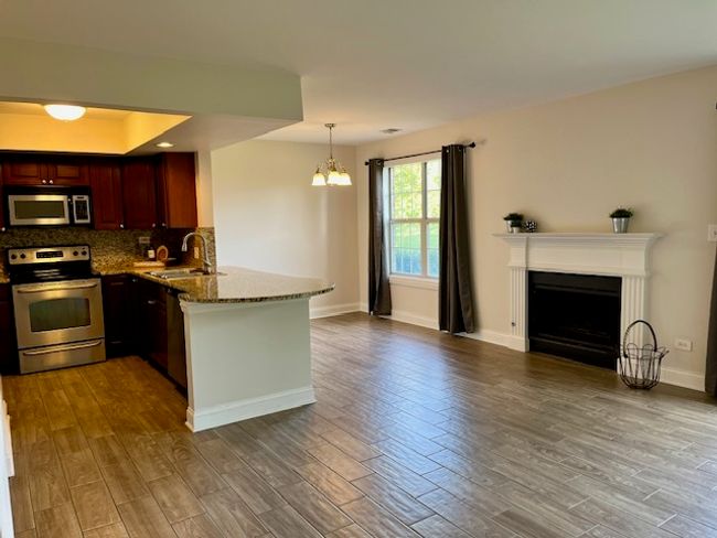 APT-115 - 11 Foxcroft Rd, Townhouse with 2 bedrooms, 2 bathrooms and 2 parking in Naperville IL | Image 8