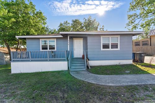 556 Gode Ln, New Braunfels, TX, 78130-6855 | Card Image