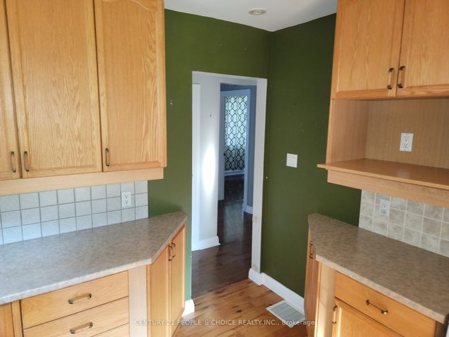 27 South Dr, House other with 3 bedrooms, 2 bathrooms and 5 parking in Dundas ON | Image 12