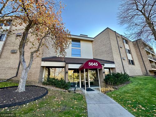 apt-204-5645 Green Circle Dr, Minnetonka, MN, 55343-9659 | Card Image