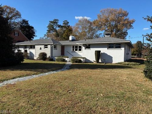 102 Irving St, Franklin, VA, 23851-2712 | Card Image