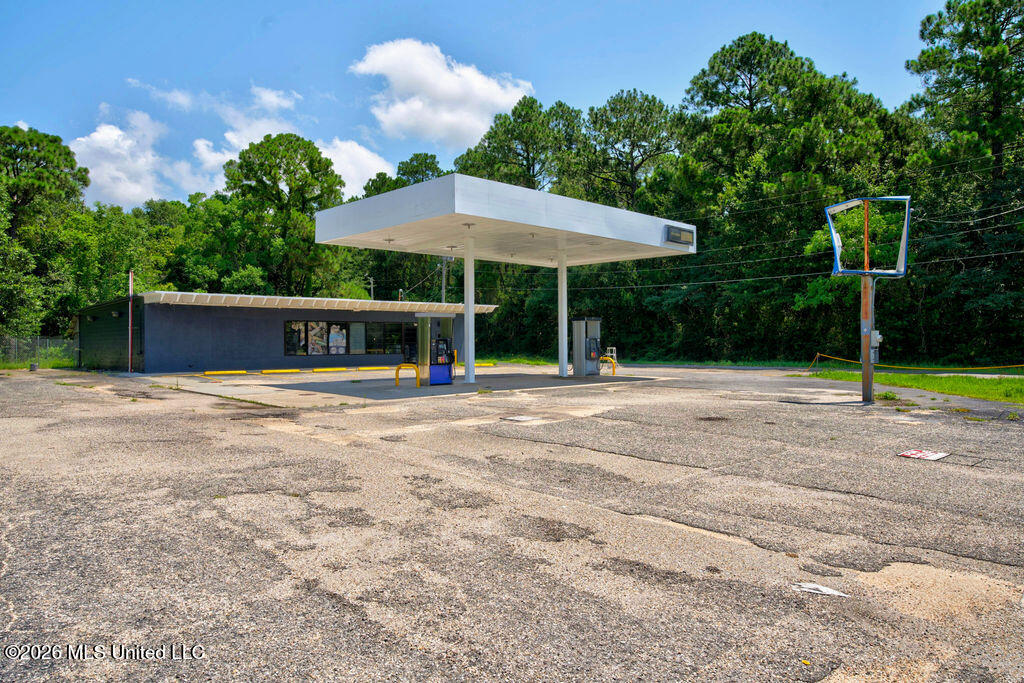 4317 Nathan Hale Ave, Pascagoula, MS 39581