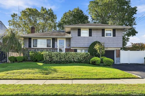 23 Chance St, Hicksville, NY, 11801-3752 | Card Image