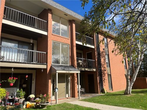 apt-9-1000 College Park Dr, Coraopolis, PA, 15108-2395 | Card Image