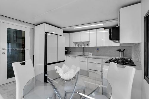 2140-2140 W 53rd St, Hialeah, FL, 33016-2031 | Card Image